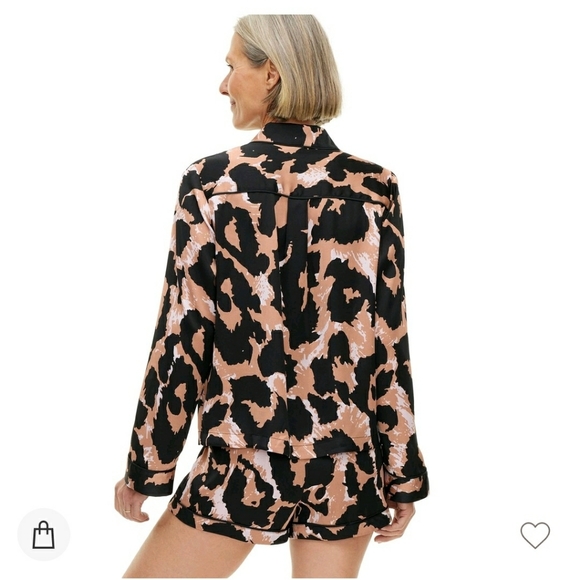 DVF for Target 2pc Long Sleeve Notch Collar Top & Shorts Leopard Pajamas… - Picture 2 of 14